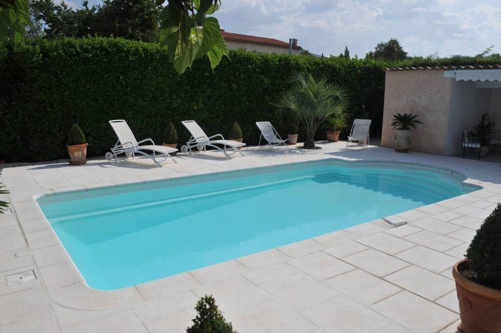 Installation de piscine à coque autour de Muret